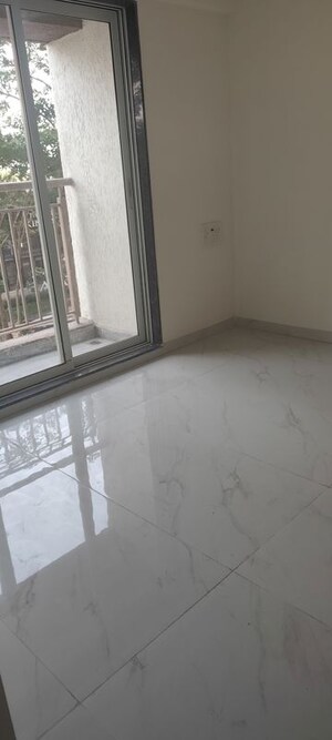 Room in 1 BHK Apartment at Anant Metropolis Insignia Towers, Kasarvadavali – for Rent
