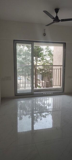 Room in 1 BHK Apartment at Anant Metropolis Insignia Towers, Kasarvadavali – for Rent