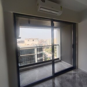 Room in 3 BHK Apartment at Gurukrupa Vyom, Juhu – for Rent