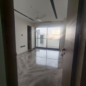 Room in 3 BHK Apartment at Gurukrupa Vyom, Juhu – for Rent