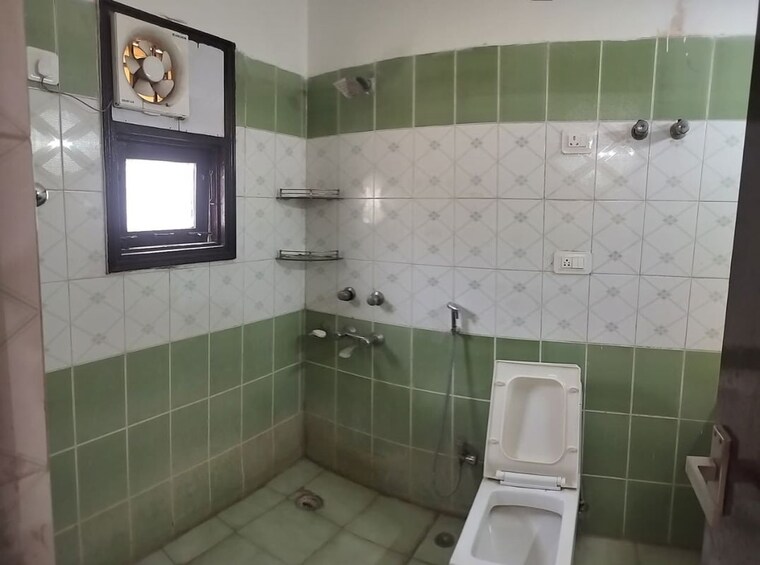 Bathroom, omaxe-nri-city-apartments 3 Bedroom 1750 Sq.Ft. Apartment In Omega Ii Greater Noida Greater Noida 10364124