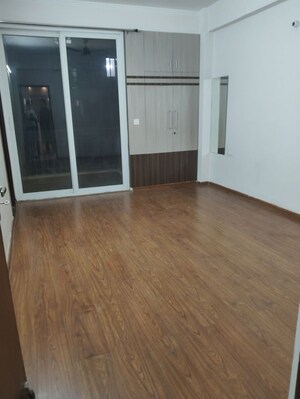 Room in 3 BHK Apartment at Amrapali Kingswood, Sector 4 Greater Noida – for Rent
