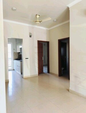 Room in 3 BHK Apartment at Central Park Flower Valley Aqua Front Towers, Sohna Sector 33 – for Rent