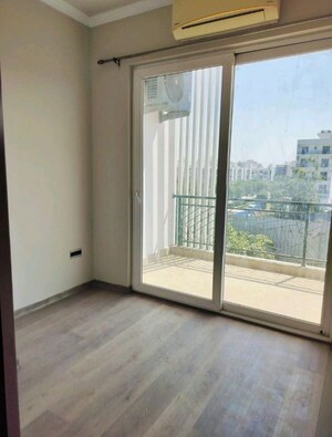 Room in 3 BHK Apartment at Central Park Flower Valley Aqua Front Towers, Sohna Sector 33 – for Rent