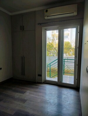 Room in 3 BHK Apartment at Central Park Flower Valley Aqua Front Towers, Sohna Sector 33 – for Rent