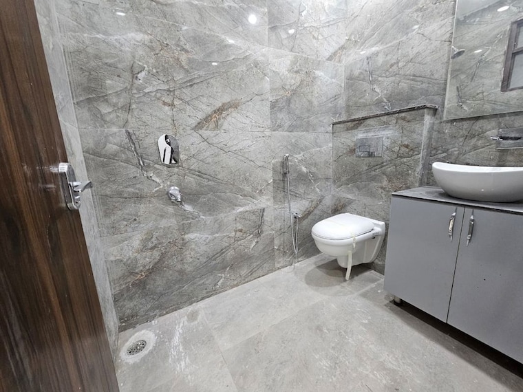 Bathroom, sector 10a 3 Bedroom 2217 Sq.Ft. Apartment In Sector 10a Gurgaon 10364183
