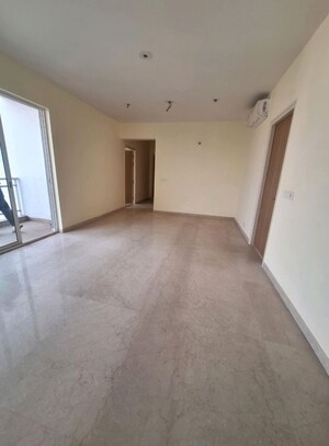 Room in 4 BHK Apartment at Godrej Golf Links Evoke, Sector 27 Yamuna Expressway – for Rent