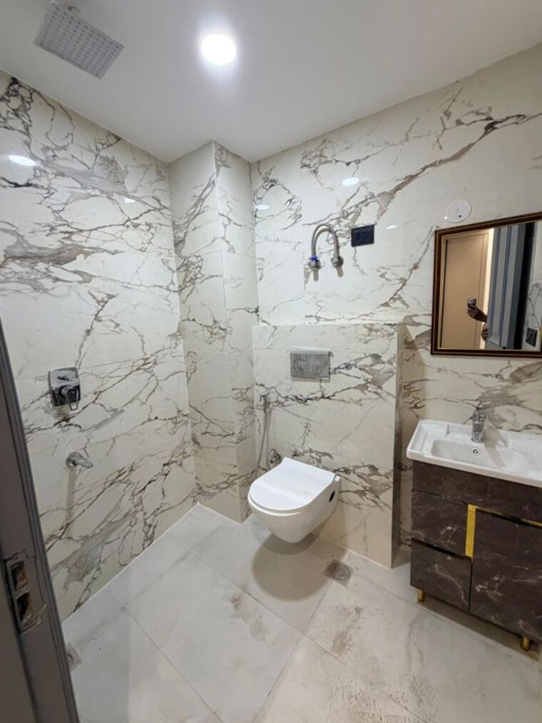 Bathroom, chattarpur 2 Bedroom 850 Sq.Ft. Builder Floor In Chattarpur Delhi 10327976