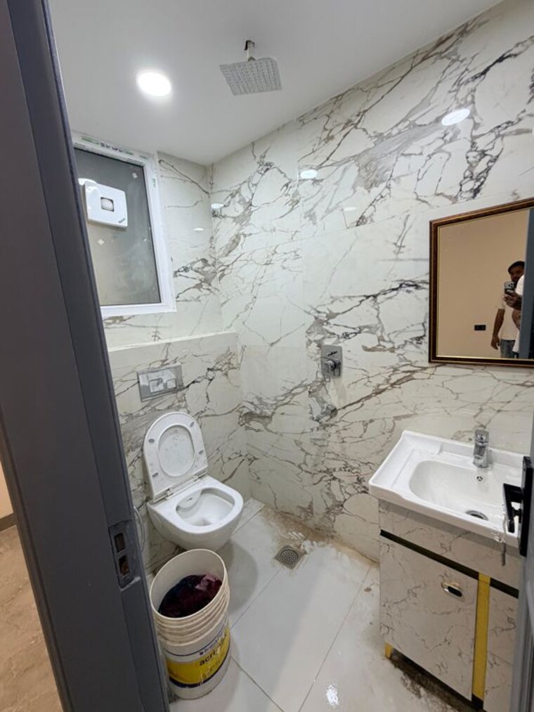 Bathroom, chattarpur 2 Bedroom 850 Sq.Ft. Builder Floor In Chattarpur Delhi 10327976