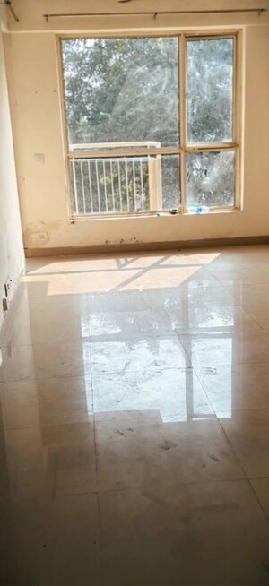 Room in 1 RK Apartment at Logix Blossom Zest, Sector 143 – for Rent