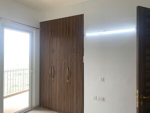 Room in 3 BHK Apartment at Smart World Orchard, Sector 61 – for Rent