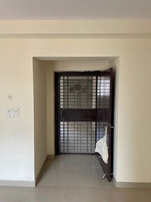 Room in 2 BHK Apartment at Logix Blossom Zest, Sector 143 – for Rent