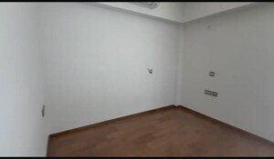 Room in 5 BHK Apartment at Sector 10a – for Rent