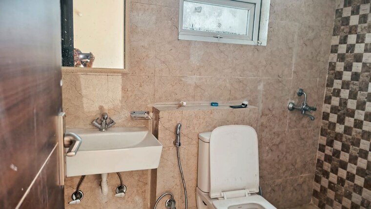 Bathroom, sikka-kaamna-greens 2 Bedroom 950 Sq.Ft. Apartment In Sector 143a Noida Noida 10364262