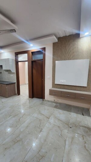 Room in 2 BHK Apartment at Kasba – for Sale
