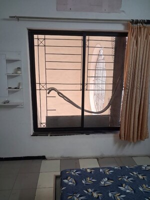 Room in 2 BHK Apartment at Mansi Maniratna Complex, Walvekar Nagar – for Rent