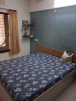 2 BHK + Extra Room Apartment For Rent in Mansi Maniratna Complex