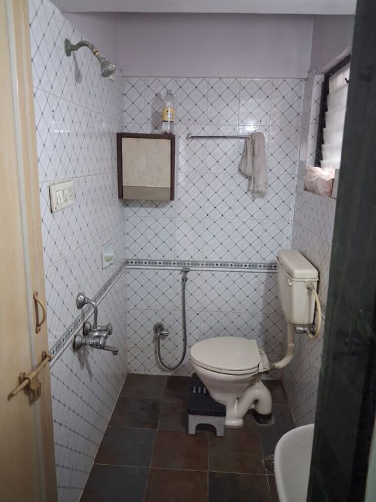Bathroom, mansi-maniratna-complex 2 Bedroom 695 Sq.Ft. Apartment In Walvekar Nagar Pune 10364335