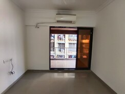 2 BHK Apartment For Rent in MM Spectra
