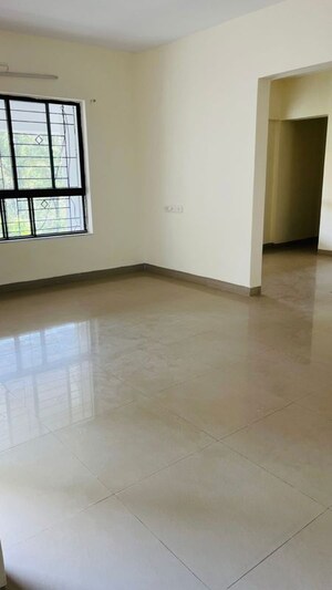 Room in 2 BHK Apartment at Treasure Park, Walvekar Nagar – for Rent