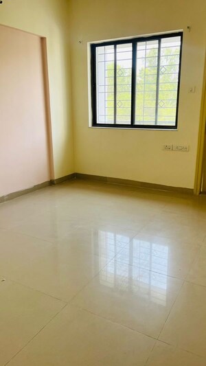 Room in 2 BHK Apartment at Treasure Park, Walvekar Nagar – for Rent
