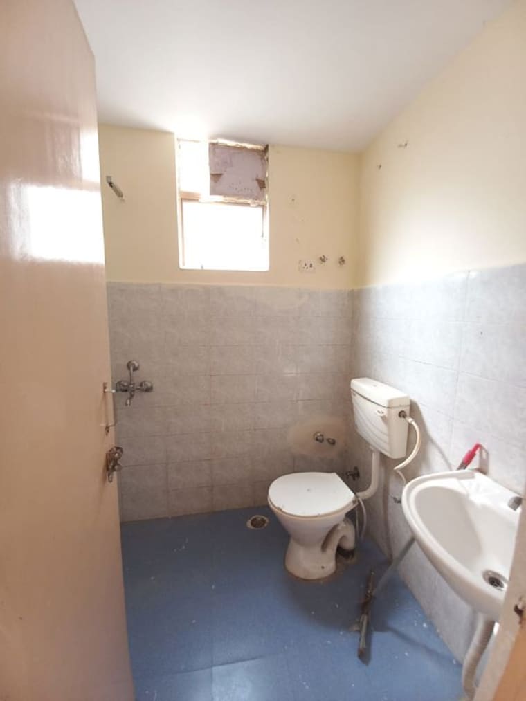 Bathroom, ninex-rmg-residency 2 Bedroom 700 Sq.Ft. Apartment In Sector 37c Gurgaon 10364360