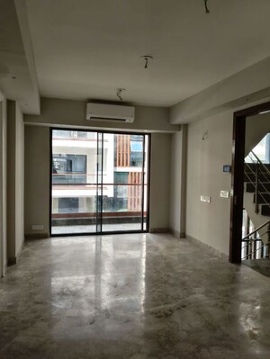 Room in 3 BHK Apartment at Signature Global City 63A, Sector 63a – for Sale
