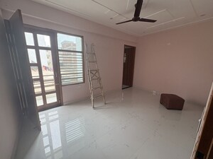 Room in 3 BHK Apartment at Wazirabad – for Rent