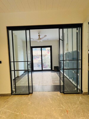 Room in 3 BHK Builder Floor at BPTP Green Oaks, Sector 70a – for Sale