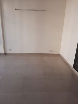 Room in 3 BHK Apartment at Vip Road – for Rent