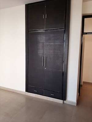 Room in 3 BHK Apartment at Vip Road – for Rent