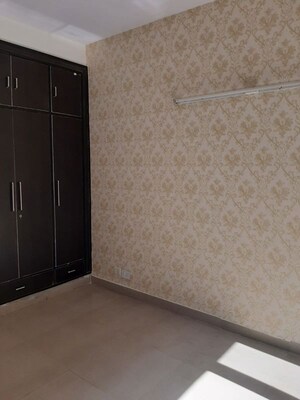 Room in 3 BHK Apartment at Vip Road – for Rent