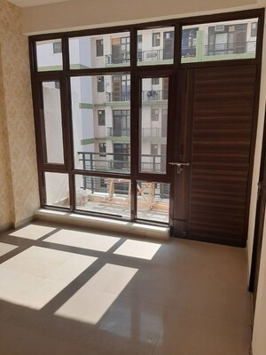 Room in 3 BHK Apartment at Vip Road – for Rent