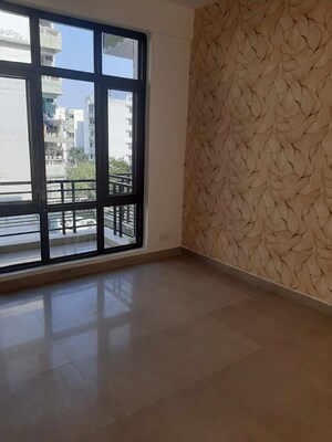 Room in 3 BHK Apartment at Vip Road – for Rent