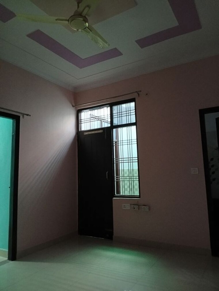 Room, indira nagar 3 Bedroom 1200 Sq.Ft. Independent House In Indira Nagar Lucknow 9972358