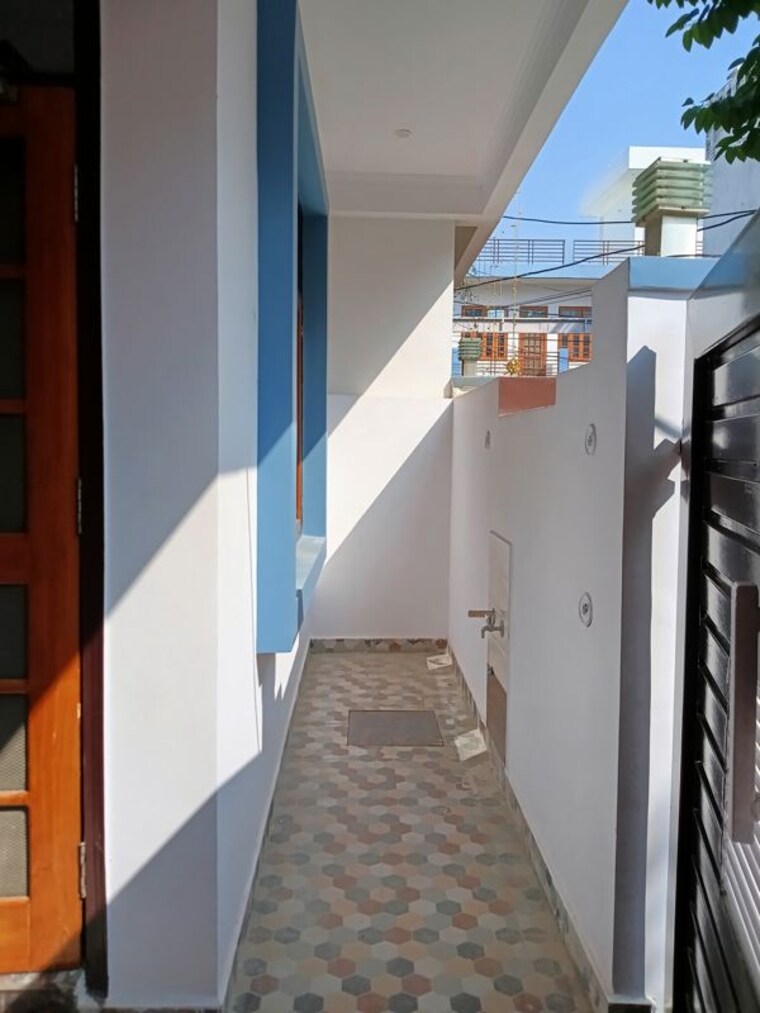 undefined, indira nagar 3 Bedroom 1200 Sq.Ft. Independent House In Indira Nagar Lucknow 9972358