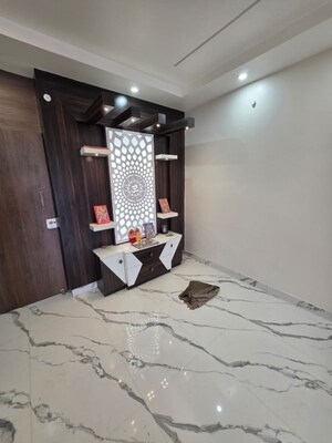 Parking in 1 BHK Apartment at Alaknanda Apartment Gomti Nagar, Gomti Nagar – for Sale