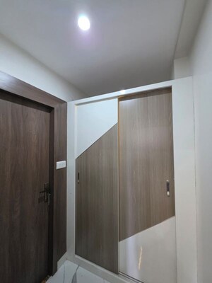 Room in 1 BHK Apartment at Alaknanda Apartment Gomti Nagar, Gomti Nagar – for Sale