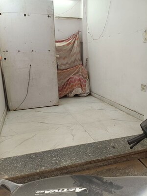  Shop For Sale in Govindpuri