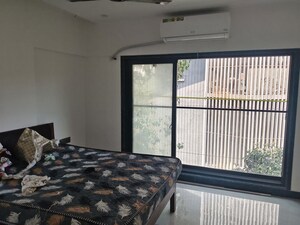 Bedroom in 1 BHK Apartment at Vile Parle West – for Rent
