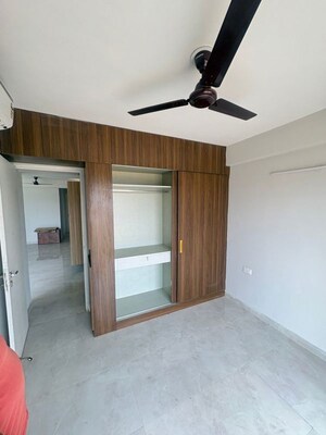 Room in 3 BHK Apartment at Signature Global City, Sector 37d – for Rent