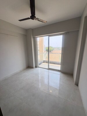 Room in 3 BHK Apartment at Signature Global City, Sector 37d – for Rent