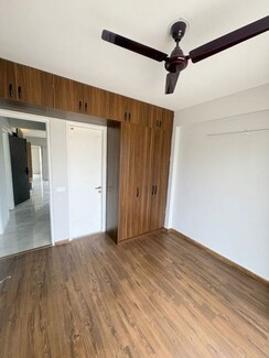 3 BHK + Basement Apartment For Rent in Signature Global City