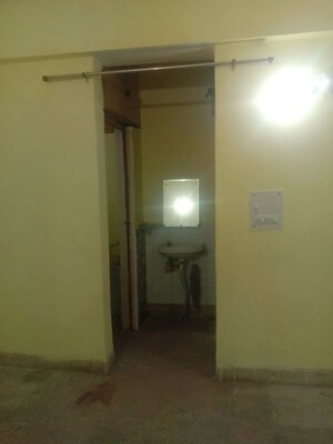 Room in 1 RK Apartment at Gulmohar Estate, Pi Greater Noida – for Sale