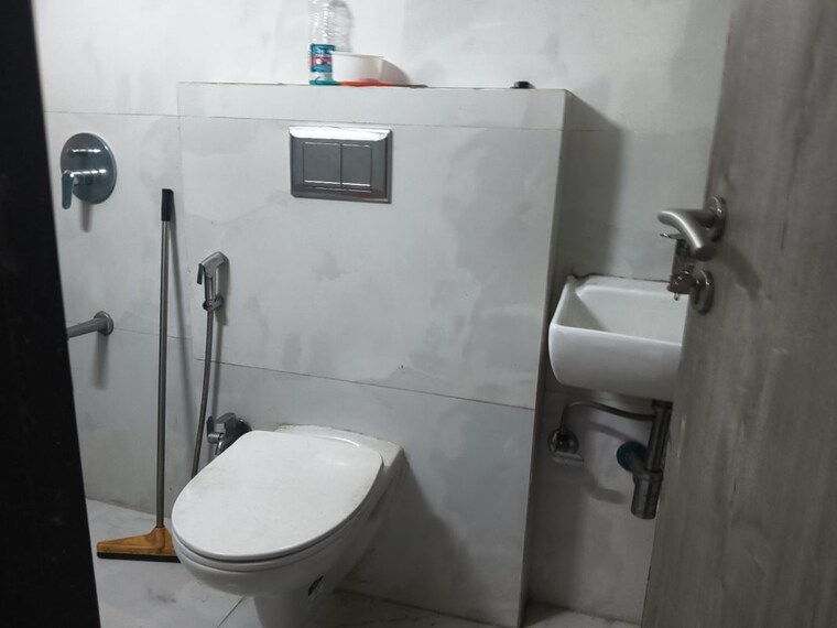 Bathroom, navpada 1 Bedroom 480 Sq.Ft. Apartment In Navpada Mumbai 10364628