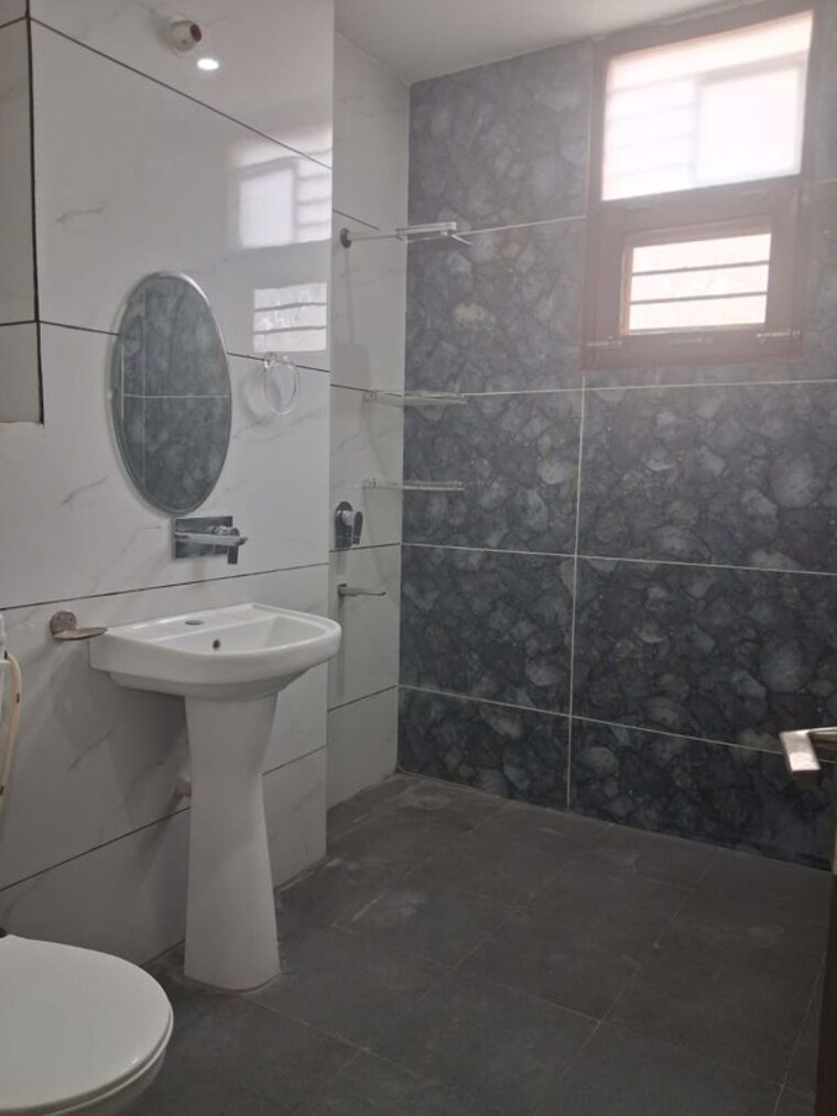 Bathroom, rajendra colony 3.5 Bedroom 2250 Sq.Ft. Independent House In Rajendra Colony Faridabad 10364633