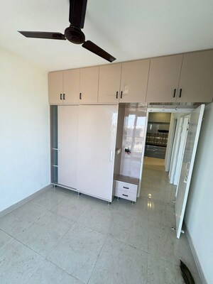 Room in 2 BHK Apartment at Signature The Millennia 3, Sector 37d – for Rent
