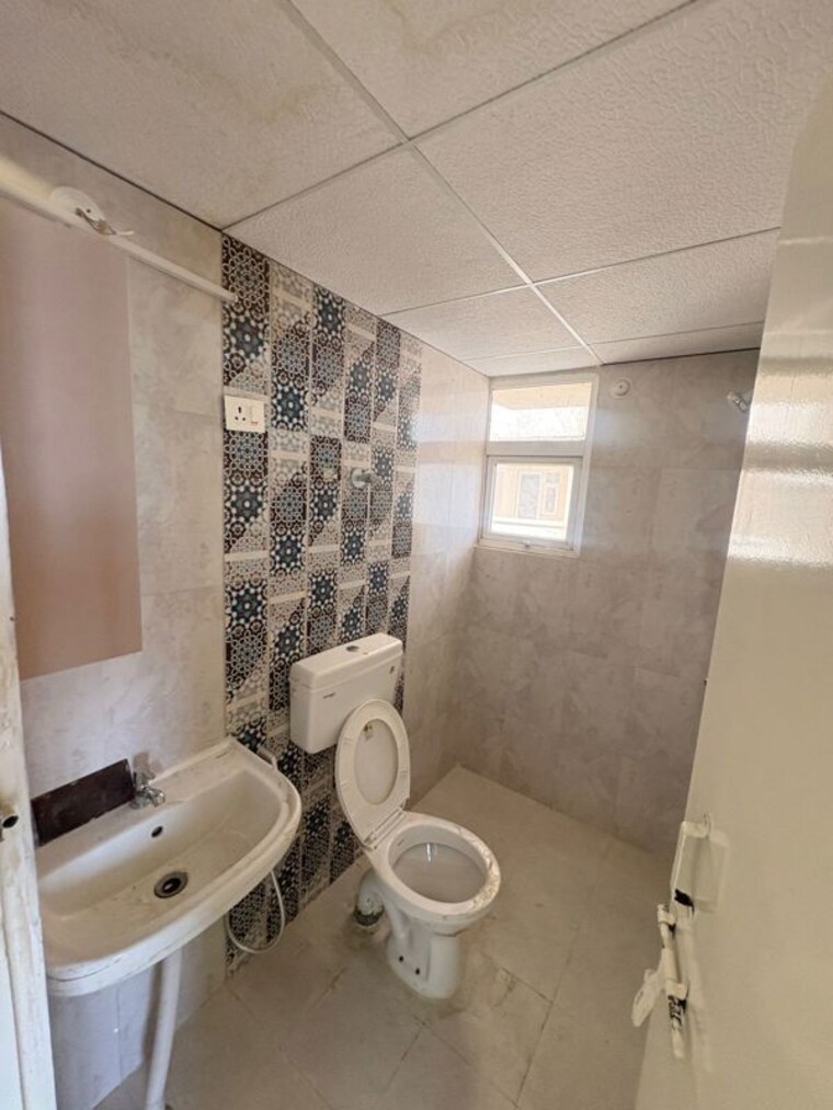 Bathroom, signature-the-millennia-3 2 Bedroom 1000 Sq.Ft. Apartment In Sector 37d Gurgaon 10364652