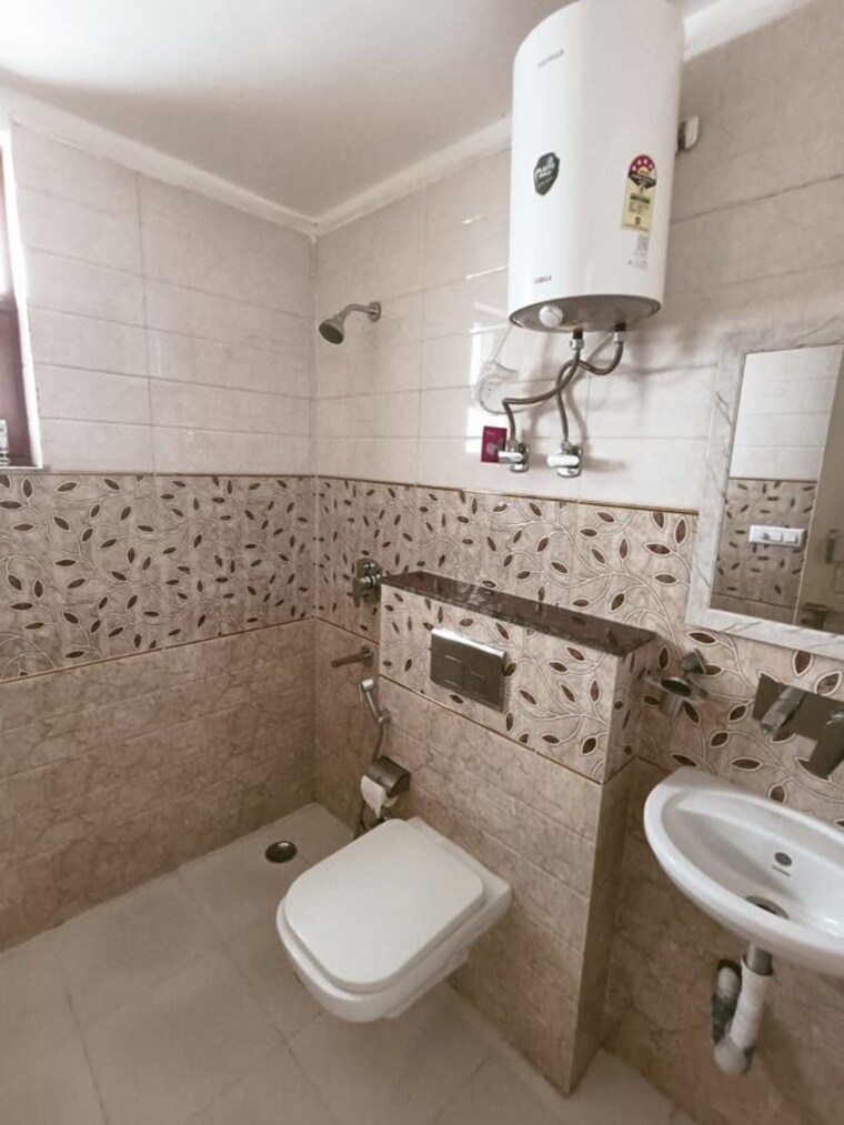 Bathroom, sector 45 2 Bedroom 1000 Sq.Ft. Builder Floor In Sector 45 Gurgaon 10364689
