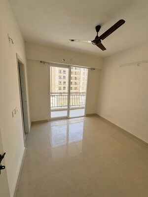 Room in 2 BHK Apartment at Signature The Millennia 3, Sector 37d – for Rent